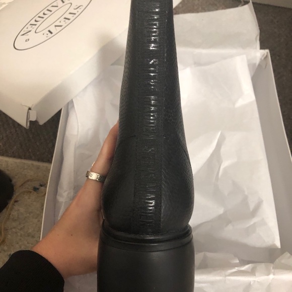 BRAND NEW Steve Madden booties - Picture 4 of 7